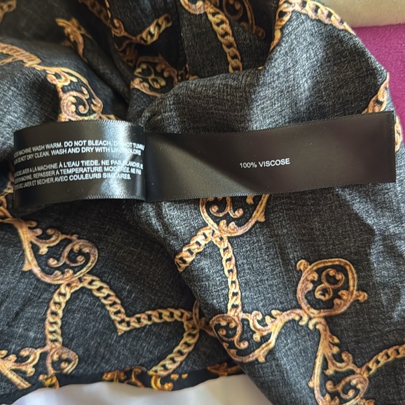 🌟🖤🏆🖤Black and Gold Chain Print Shirt - Picture 6 of 6